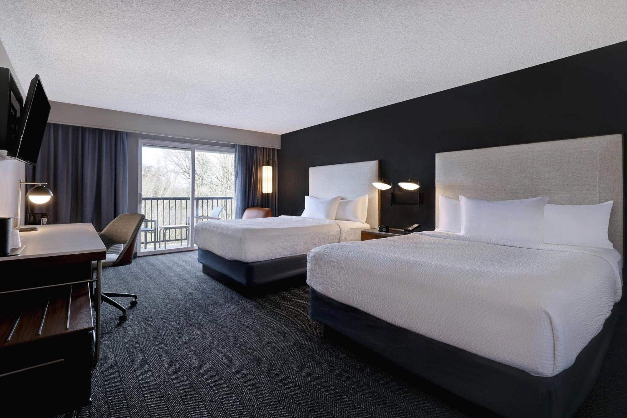Courtyard By Marriott Portland Southeast/Clackamas Exterior photo