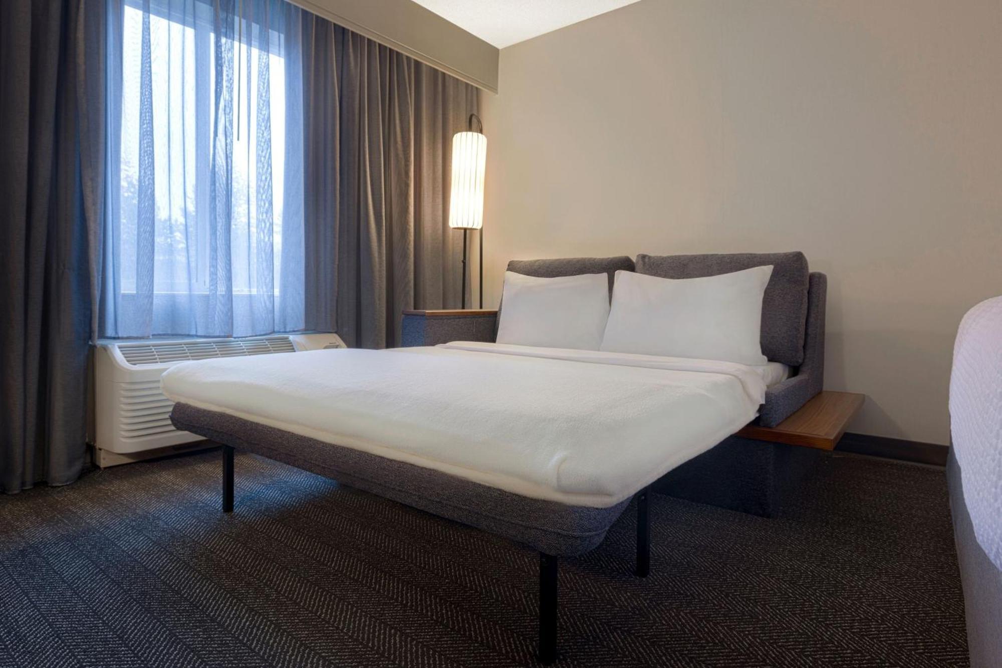 Courtyard By Marriott Portland Southeast/Clackamas Exterior photo